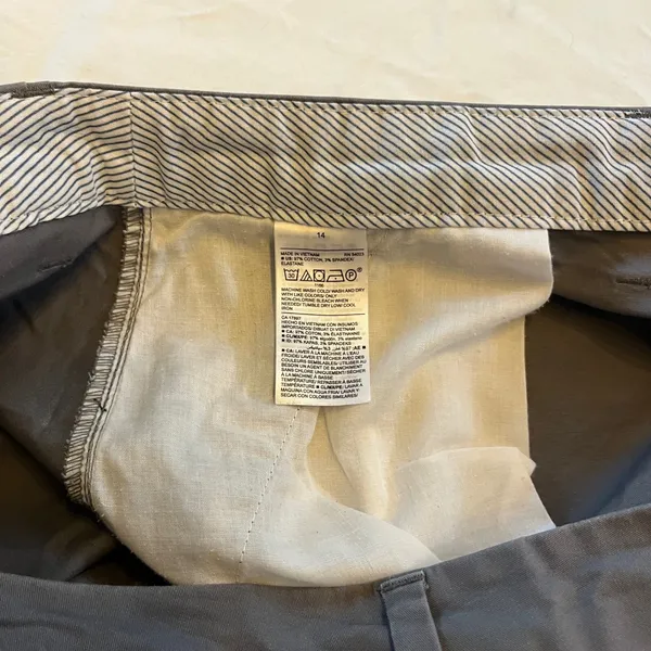 Old Navy Women's Casual Chino Everyday Shorts Gray Size 14 - Image 4