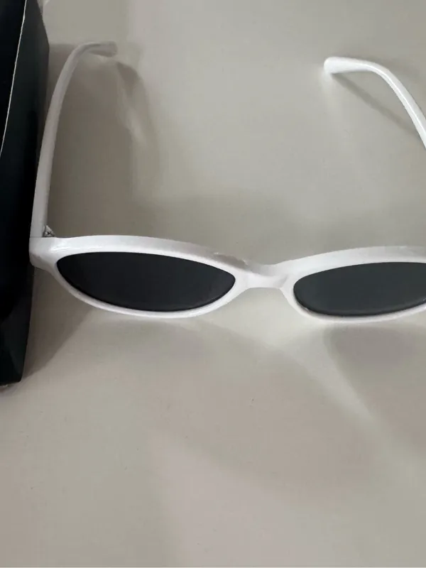 Amazon White Oval sleek trendy sunglasses - Image 4