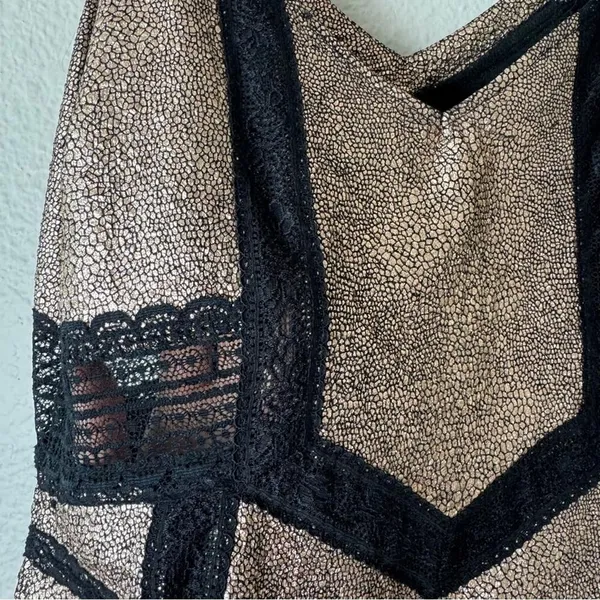 BKE Boutique Metallic Gold & Black Lace Cut Out Top Size Medium - Image 3