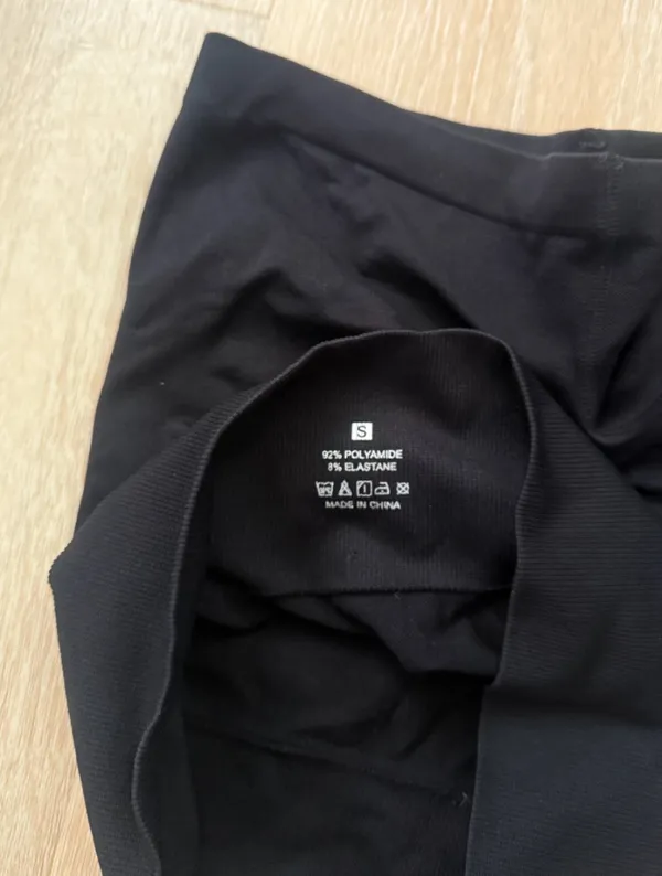 Black Seamless Scrunch Butt Workout Shorts — S - Image 3
