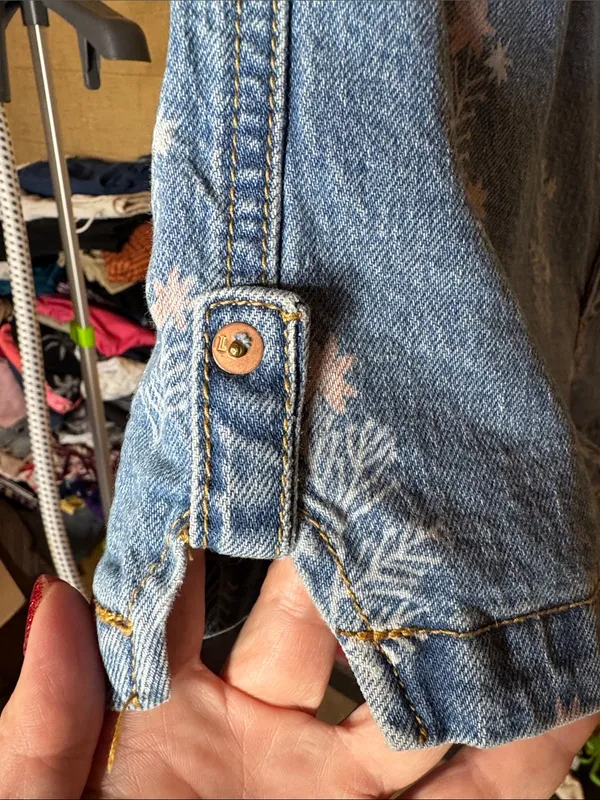 Anthropologie Pilcro Floral Print Button Fly Denim Shorts Size 32 High Rise - Image 9