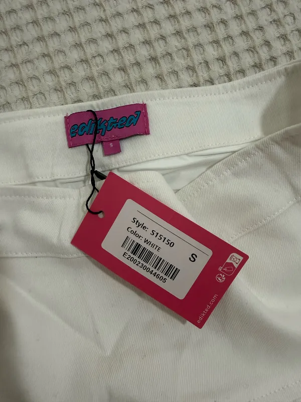 Edikted White Pleated Mini Skirt - Image 6