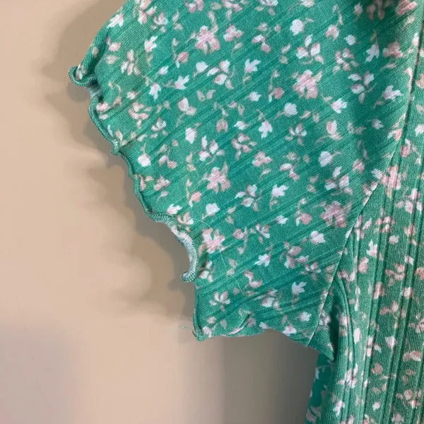 Kohl's SO size large green floral top - Image 4
