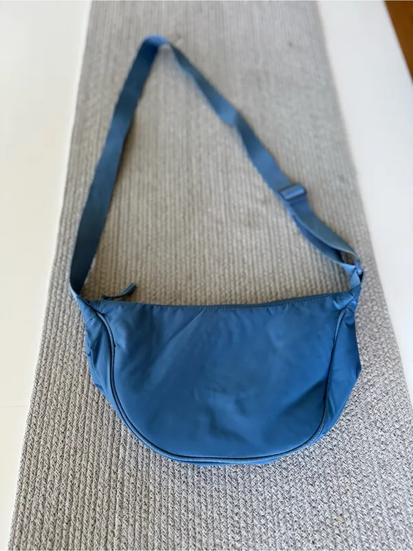 32 Degrees Light Blue Crescent Adjustable Shoulder Bag New - Image 3