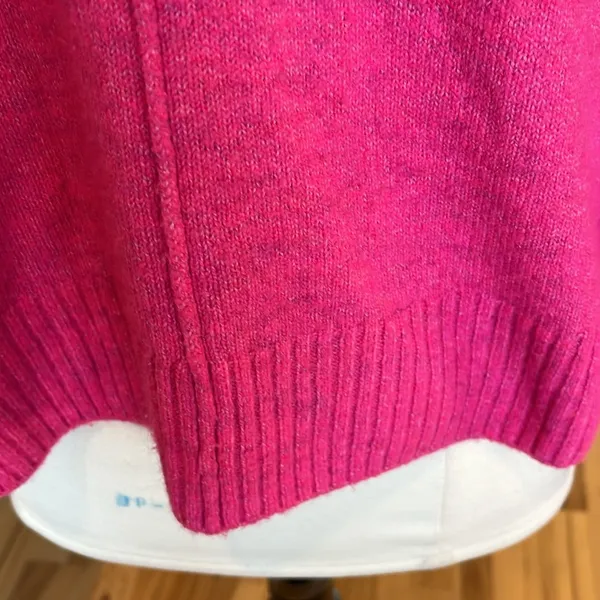 Vince Camuto Bright Pink Lightweight Sweater V Neck Womens Small Oversized - Image 7