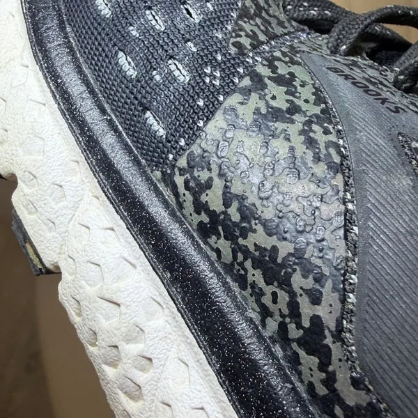 Brooks Women's Black and Purple Trainers - Image 12