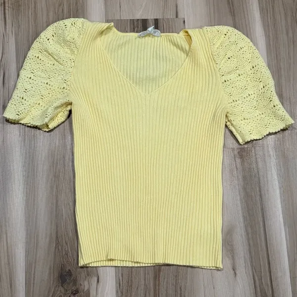 &Merci Yellow Ribbed Embroidered Sleeve Top Women’s Medium - Image 2