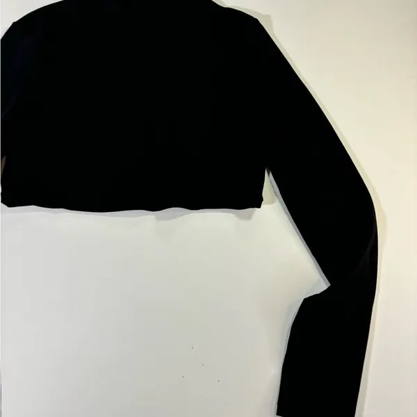Black Long Sleeve Crop Top - Image 4