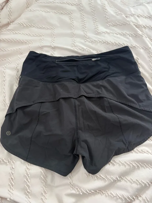 Lululemon Shorts Hotty Hot 4" High-Rise - Image 3