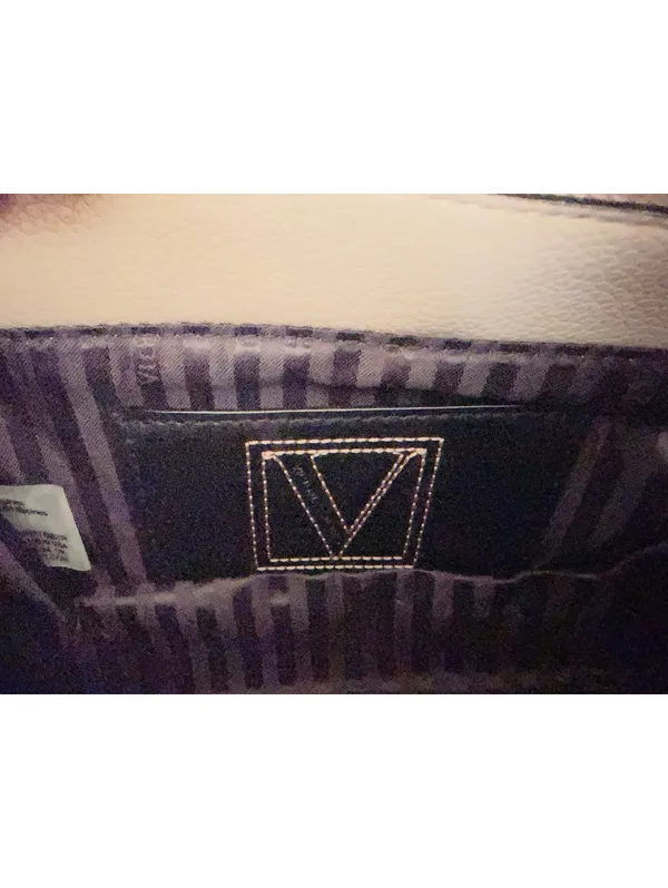 Victoria Secret gray quilted crossbody bag - Image 5