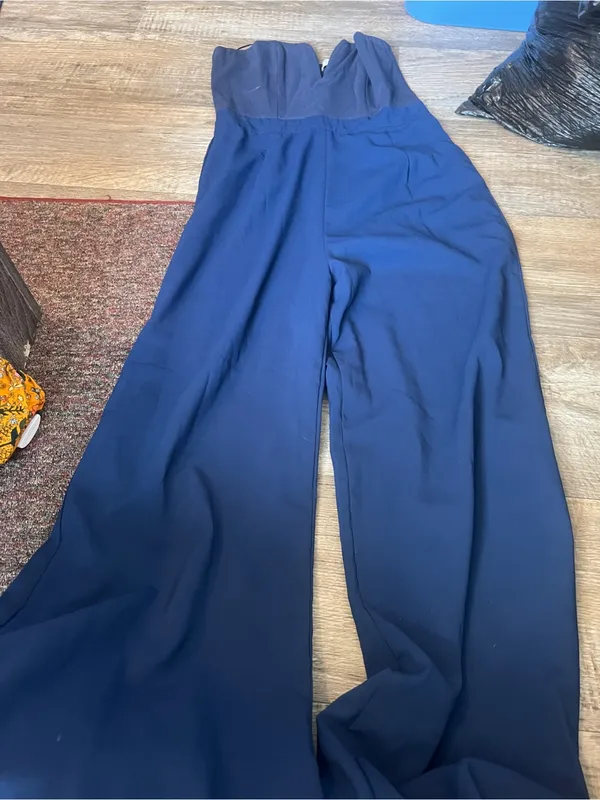 Tobi Navy Strapless Deep V Flowy Jumpsuit - size M - Image 8
