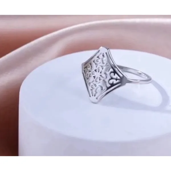 NEW 14k White Gold-Plated 316L Cut Out‎ Filigree Hollow Flower Ring, Size 7 - Image 4