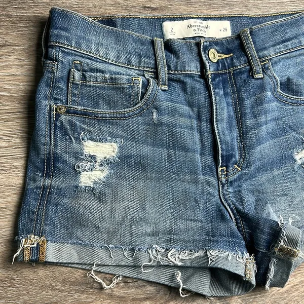 Abercrombie & Fitch Distressed Denim Short Shorts Size 2 - Image 5