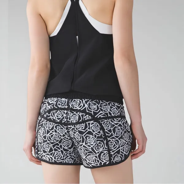 Lululemon Tracker Short III 4-way Stretch Posey Black/White Size 4 - Image 3