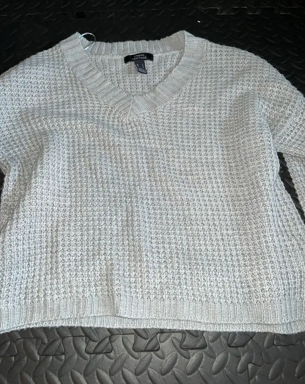 Urban Heritage White Knit V Neck Sweater Size Small - Image 2