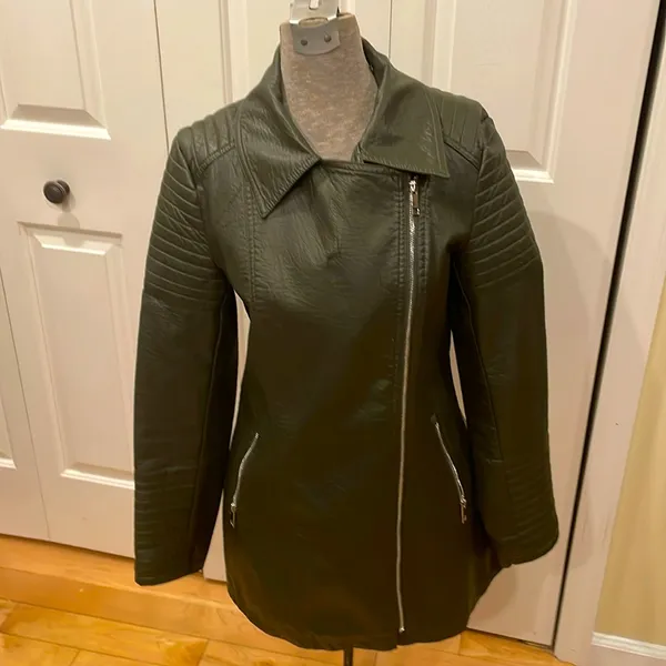 Love Token olive green vegan leather with faux fur removable collar moto jacket - Image 4