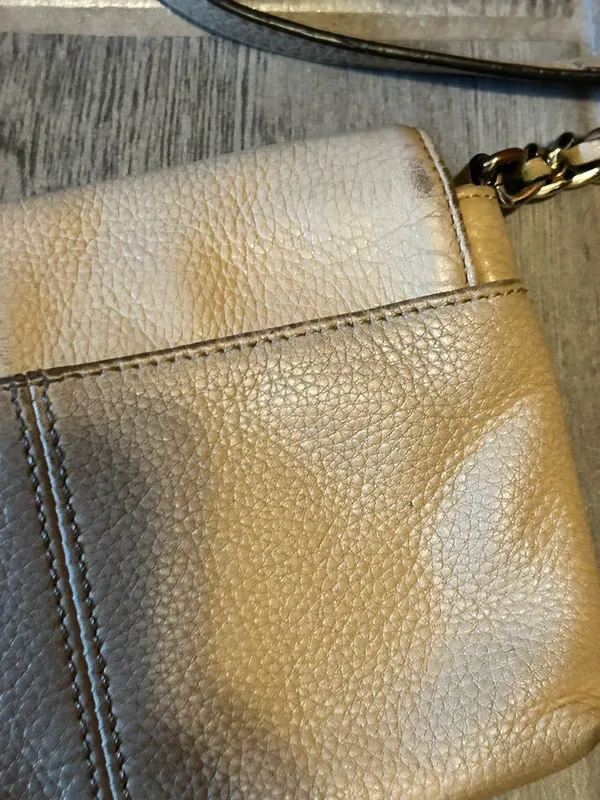 Calvin Klein Cream Leather Crossbody Bag with adjustable strap - Image 13
