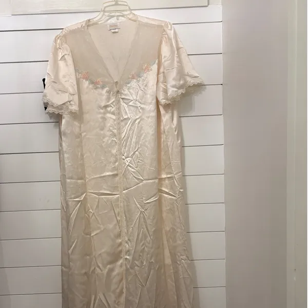 Barbizon Vintage Pale Cream Floral Embroidered‎ Elegant Lace Trim Long Robe 1X - Image 3