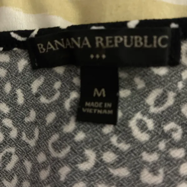 Banana Republic T-Shirt Womens M Black White Leopard Print Knit Short Sleeve - Image 5