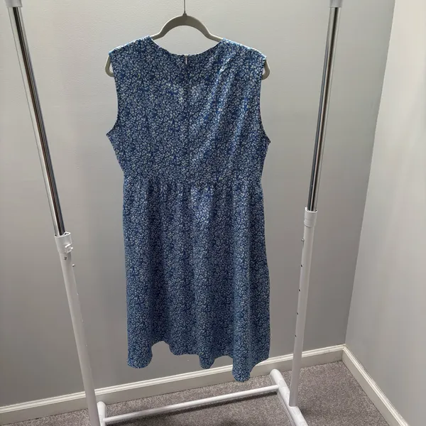 Emery Rose Blue Floral Sleeveless Midi Dress - Image 4