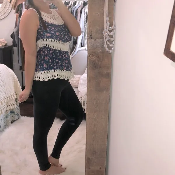 Entro size small blue & pink floral crochet top - Image 3