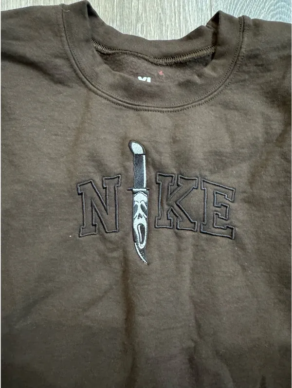 Boutique Embroidered sweatshirt - Image 2