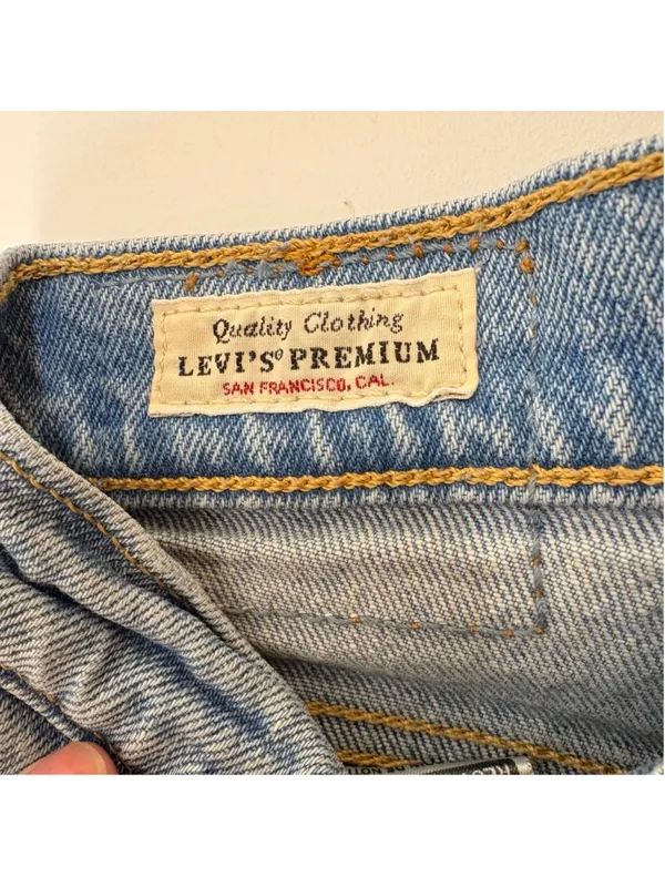 Levi's Premium 501s Skinny Jeans 26” Light Wash Denim Distressed Button Big E - Image 3
