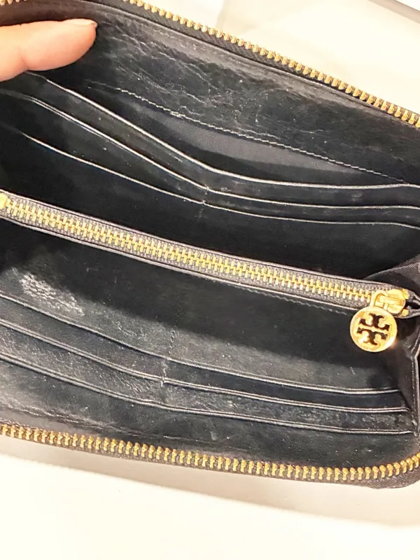 Tory Burch Carson Zip Continental Wallet Black Soft Leather Gold Hardware - Image 4