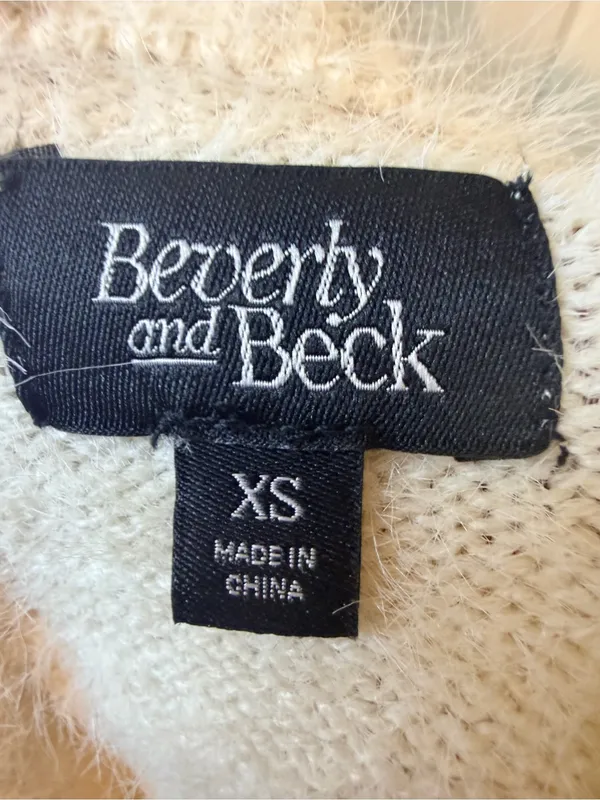 Beverly and Beck XS Cream Fuzzy Boat Neck Sweater Oversized - Image 10