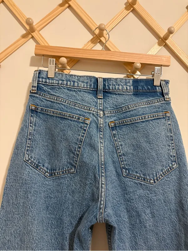Abercrombie and Fitch The 90s Relaxed Jean size 6 - Image 7