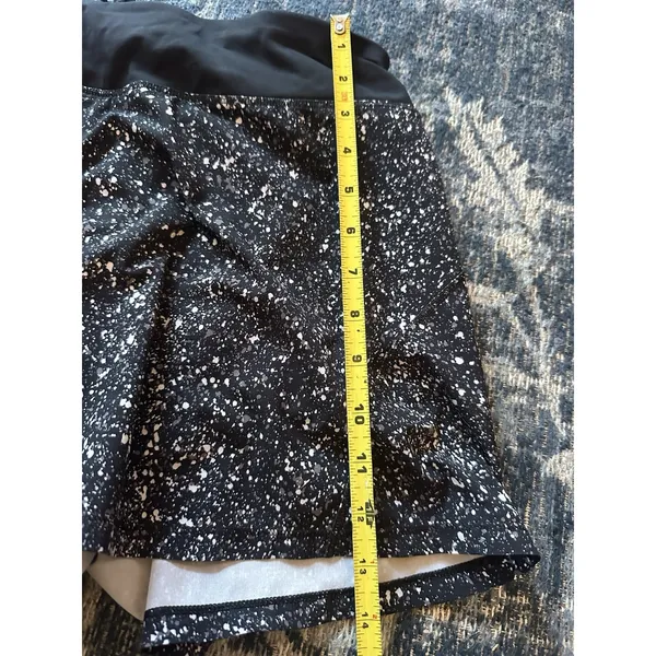 Lululemon Circuit Breaker Skirt Skort Black/White Splatter Size 8 Pleated Back - Image 6