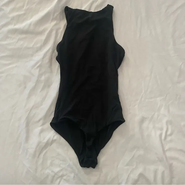 SKIMS fits everybody body suit XS! - Image 2