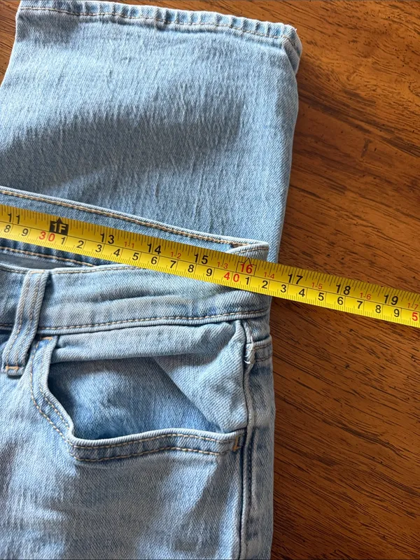 Old Navy Wow Boyfriend Jeans - Image 3