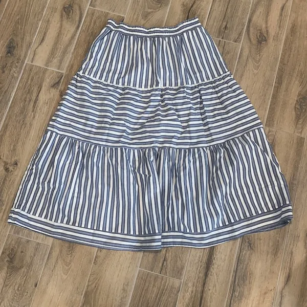 Universal Threads Skirt with pockets - Image 3