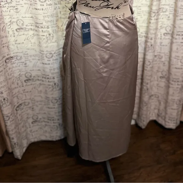 Abercrombie 74- NWT Knotted Elevated Satin Midi Skirt sz XL GOLDEN TONE - Image 12