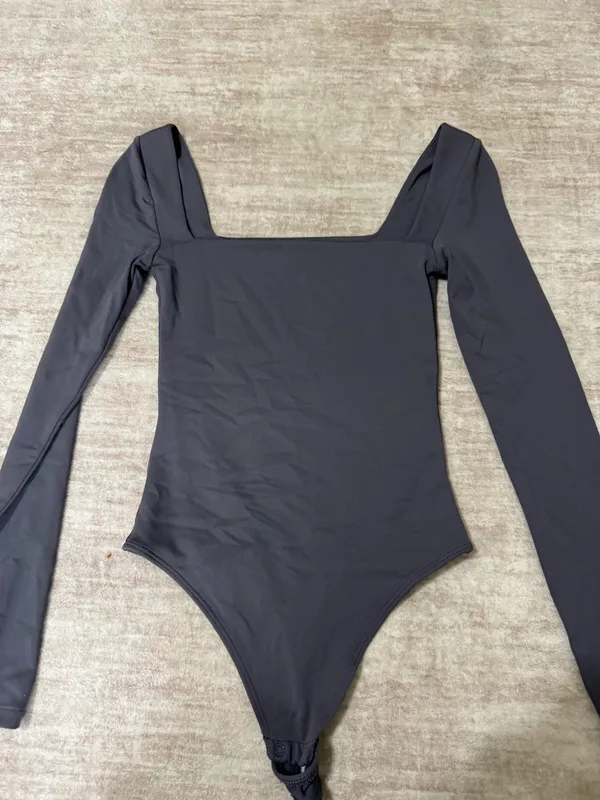 Aritzia babaton square neck bodysuit size xs  - Image 2