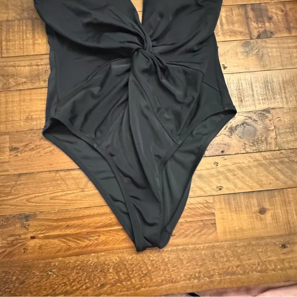 VICTORIAS SECRET Twist Front‎ Plunge Swimsuit - Image 5