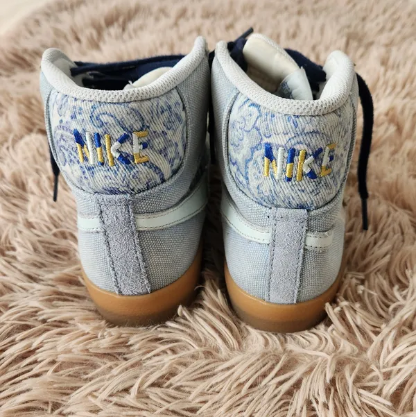 Nike Women's High-Top Sneakers - Blue and Yellow Size 6.5 - Image 3