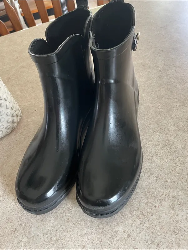 Capelli of New York Black Glossy Short Rain Boots - Image 2