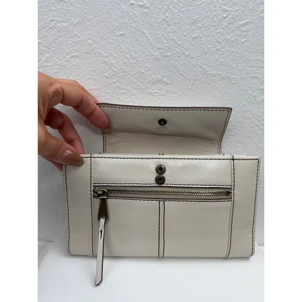 HOBO International Ivory Leather Continental Wallet Contrast Stitch Zip Pocket - Image 6