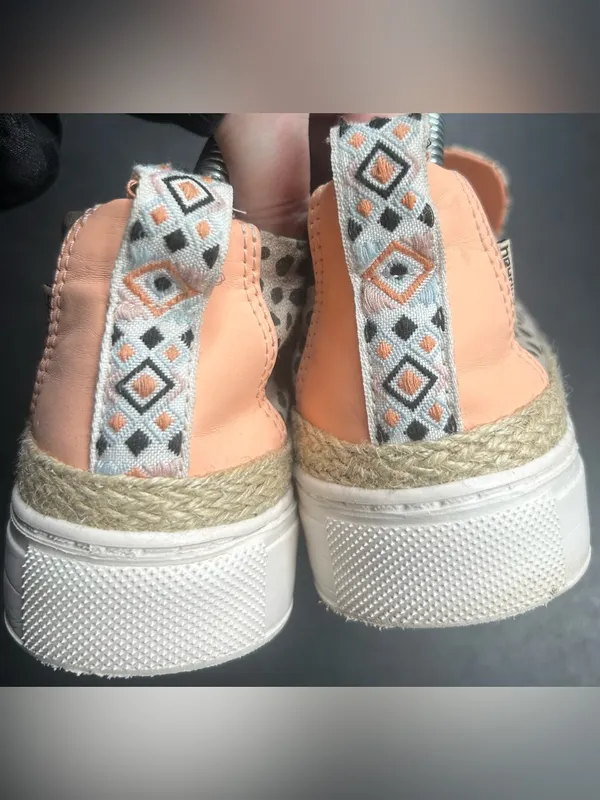 Hey Dude Women’s Size 7 Peyton Cheetah Beige Slip In Shoes - Image 4