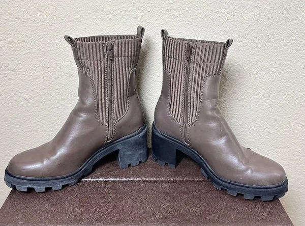 A New Day Chocolate Brown faux Leather booties Stretch Sides size 8.5 - Image 5
