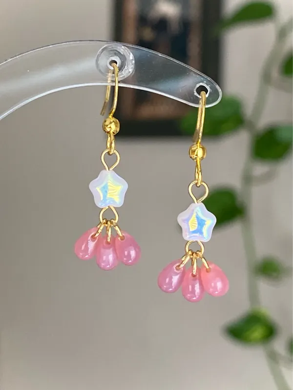 Handmade czech glass mini star & pink teardrop beads earrings🩷💫 - Image 2