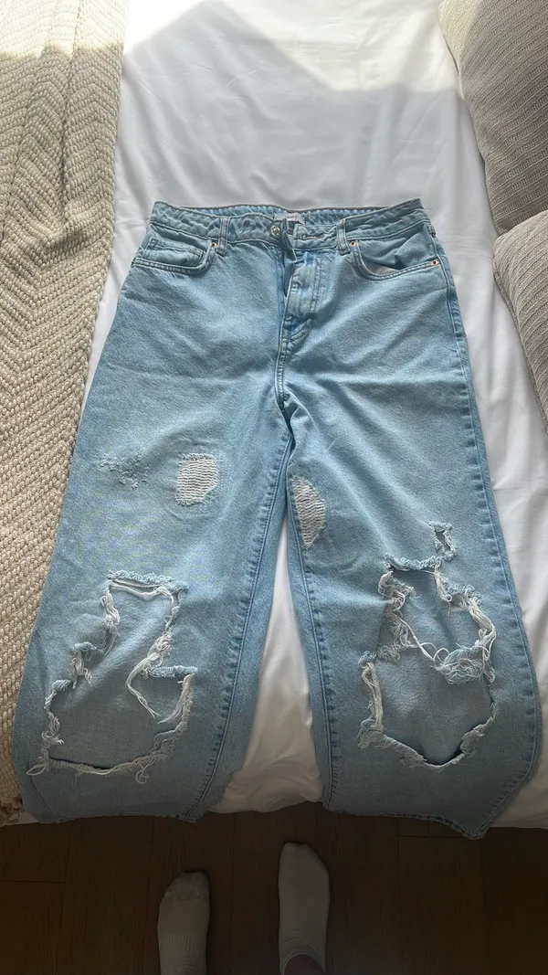 Forever 21 High Top-Waisted Jeans - Image 3