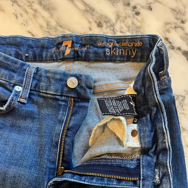 EUC 7 For All Mankind High Waist Ankle Skinny Jean Raw Hem Unique Leg Women’s 29 - Image 4