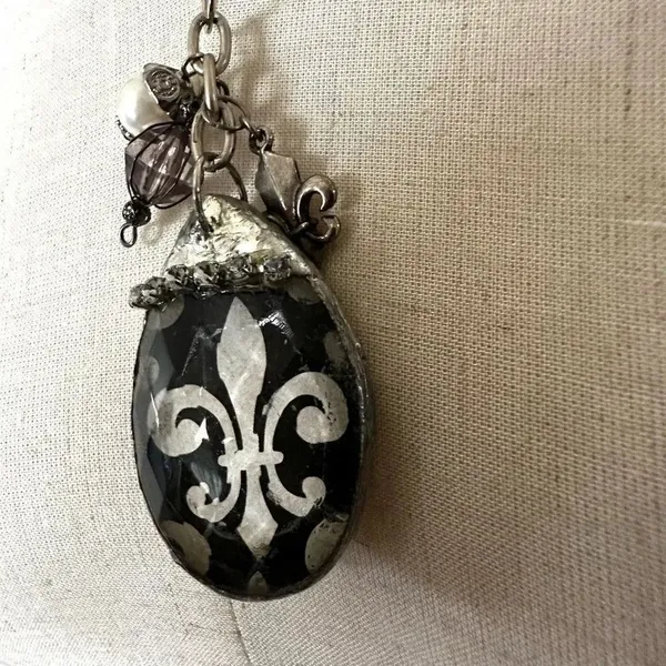 Fleur de lis teardrop pendant charm necklace - Image 3