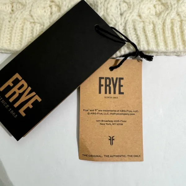 Frye White Cable Knit Beanie Hat Leather Logo Patch One Size - Image 6