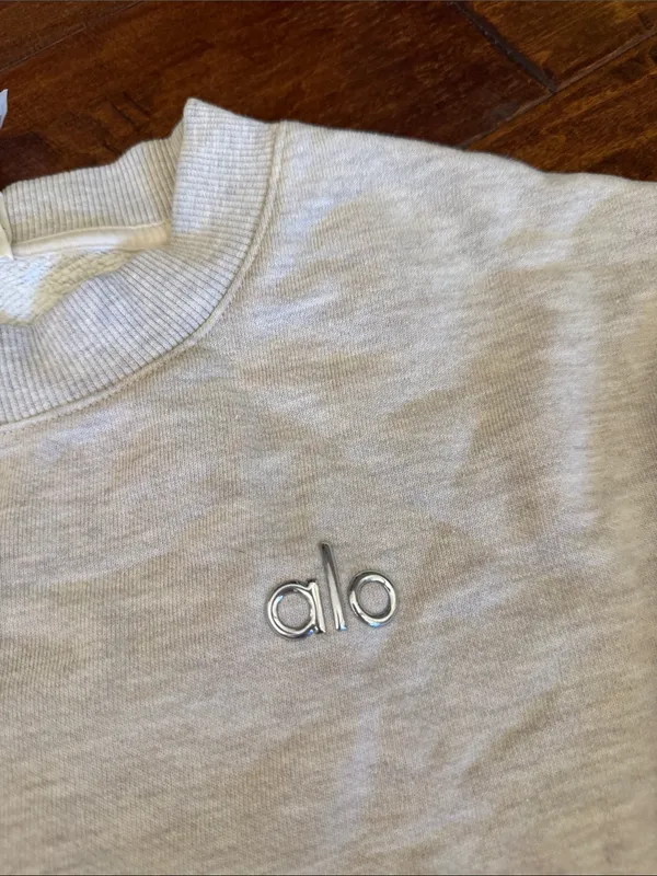 ALO Yoga Women’s Crewneck Sweatshirt - Image 2