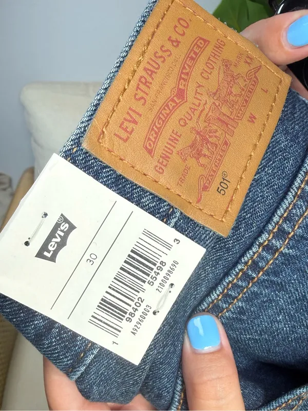 NWT Levi's 501 Mid Thigh Shorts Size 30 - Image 6