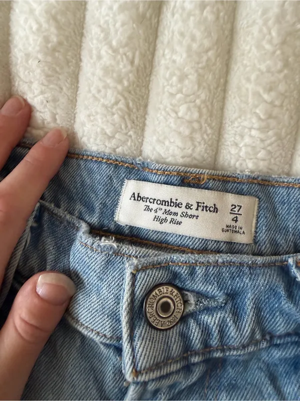 Abercrombie & Fitch Light Wash The 4” Mom Short High Rise Curve love - Image 4